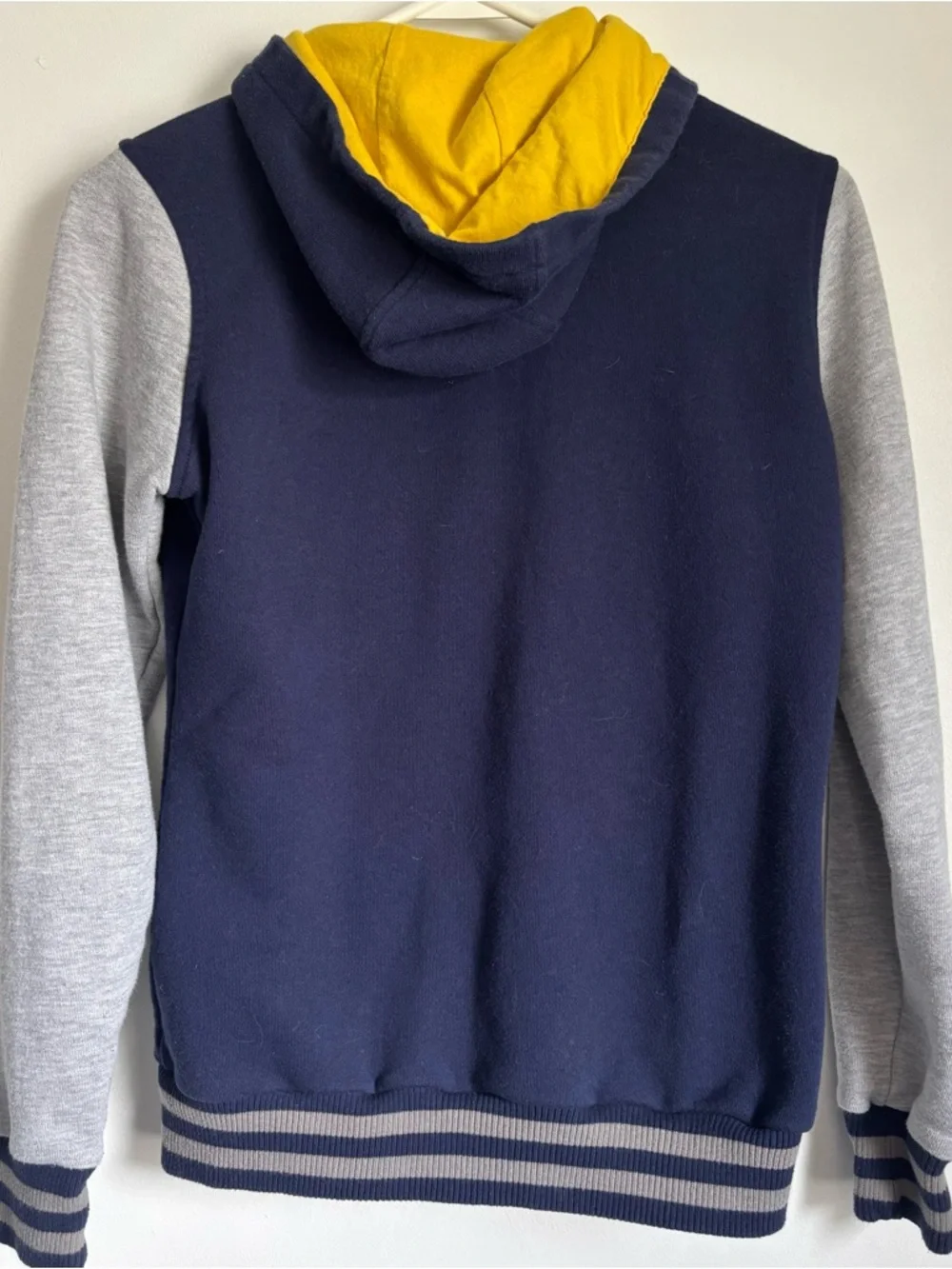 Navy & Gray Hooded Zip-Up Jacket with Yellow M Logo
UofM merchandise - Picture 2 of 3